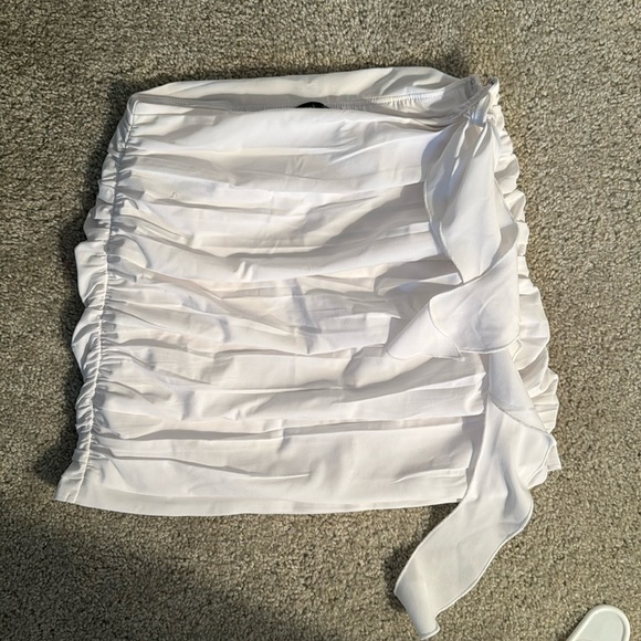 Abercrombie “Rosette” Ruffle Mini Skirt - Picture 2 of 6